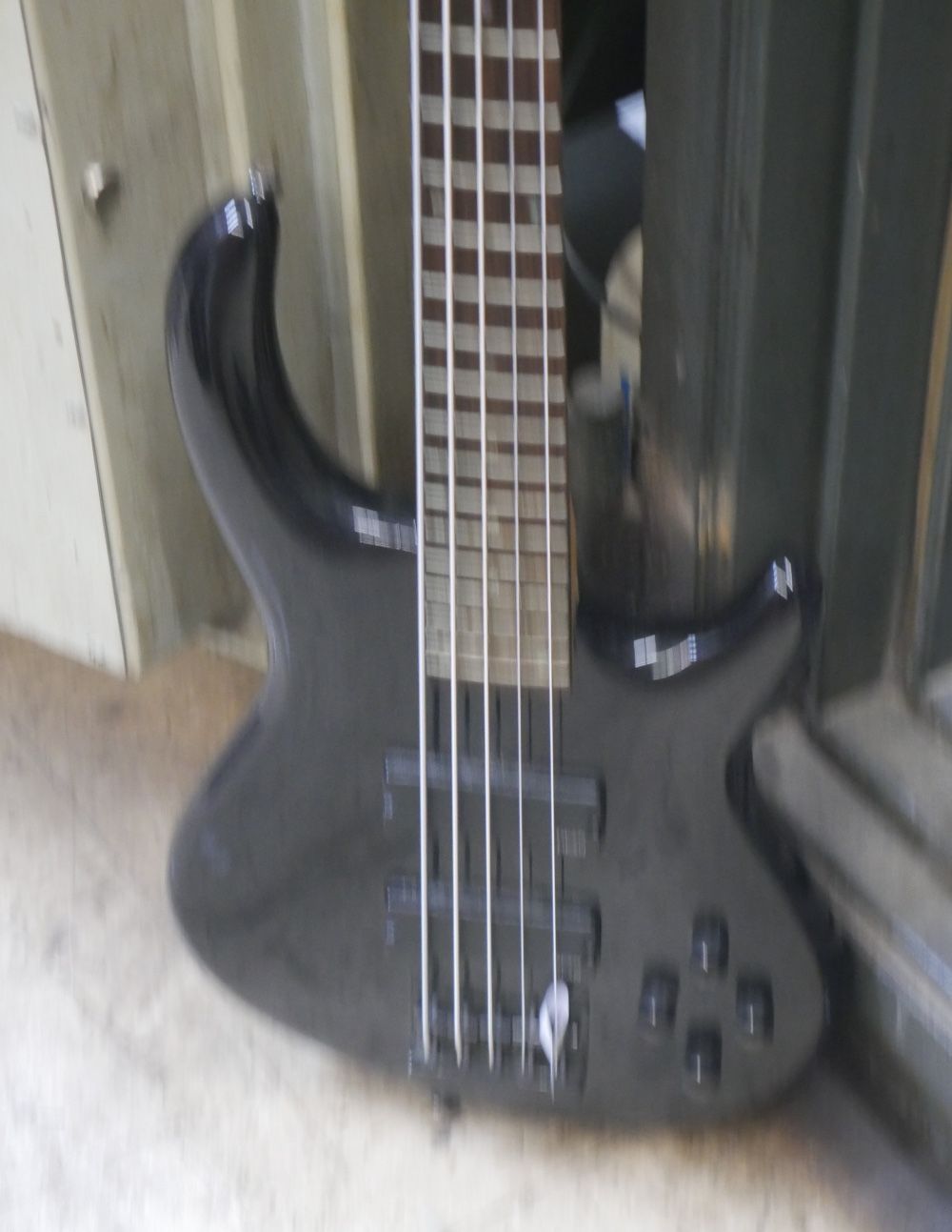 DEAN EDGE-5 ELECTRIC 5 STRING BASE GUITAR 873293-1 