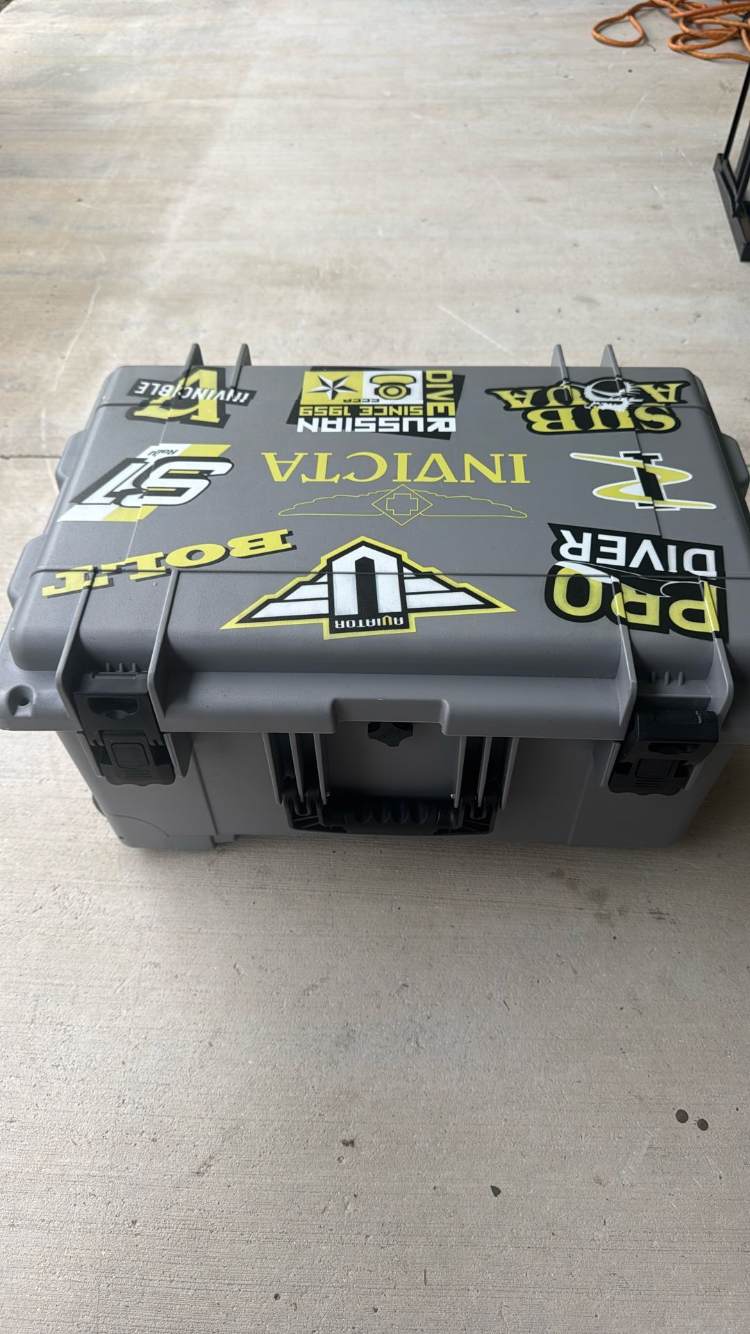 Invicta 50 Slot Hard Plastic Rolling Case