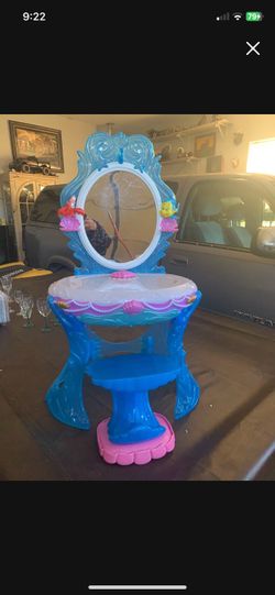 Disney Little Mermaid Kids Vanity with Stool