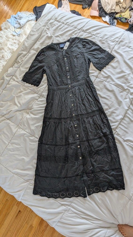 Women's Elegant Black Eyelet Dress GAP
Size: S