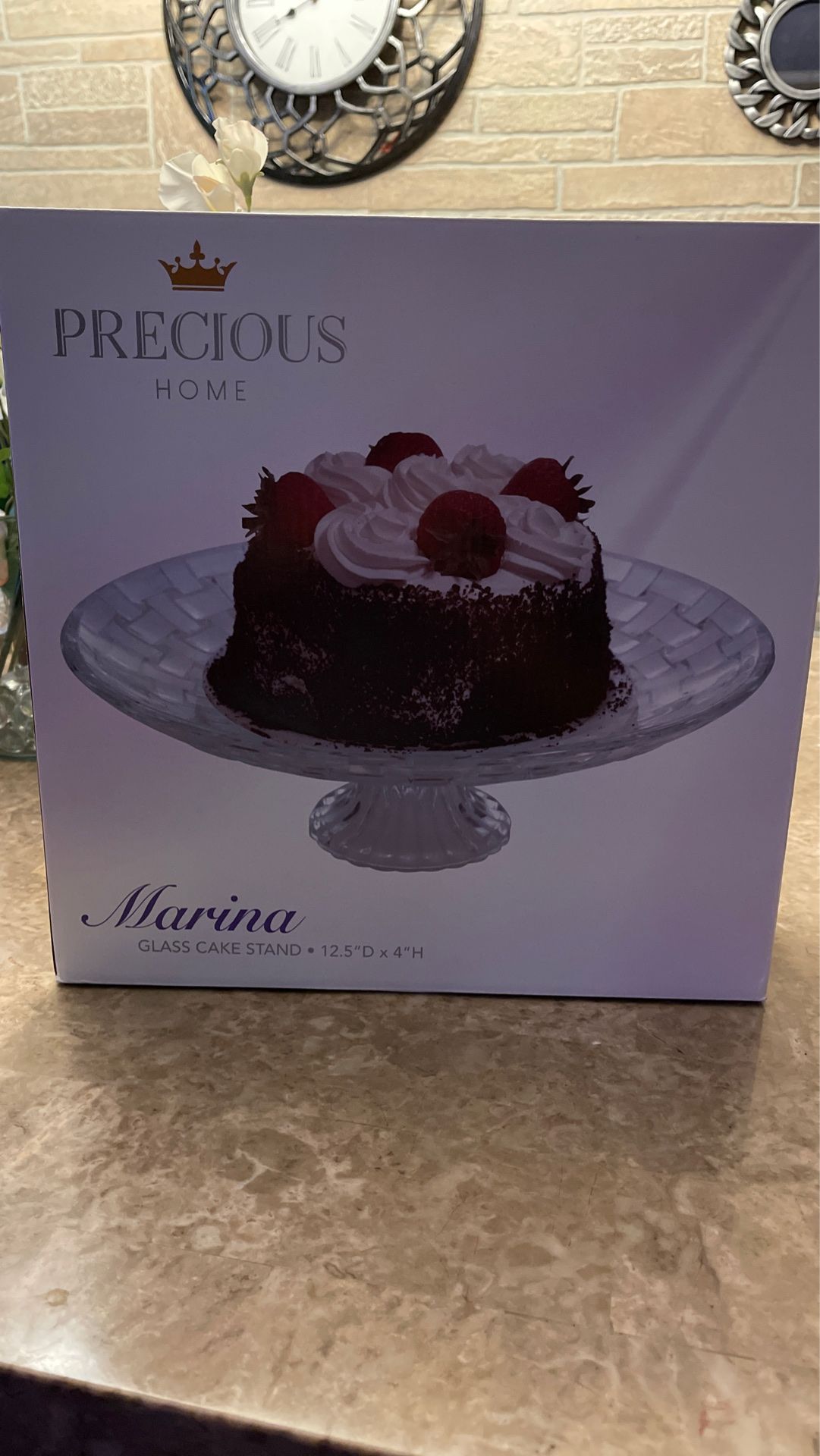 Glass cake stand