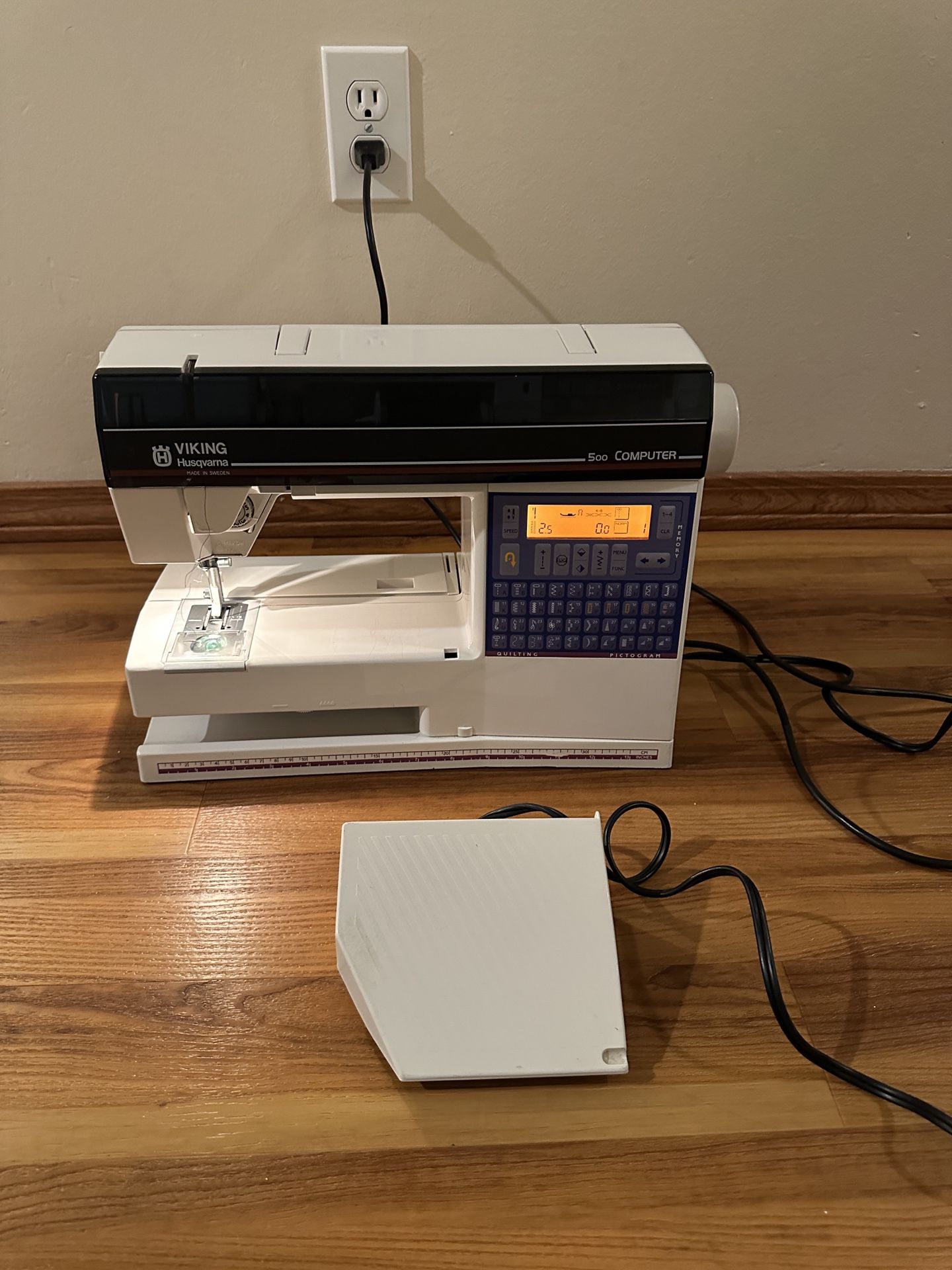Husqvarna Viking 500 Computer Sewing Machine