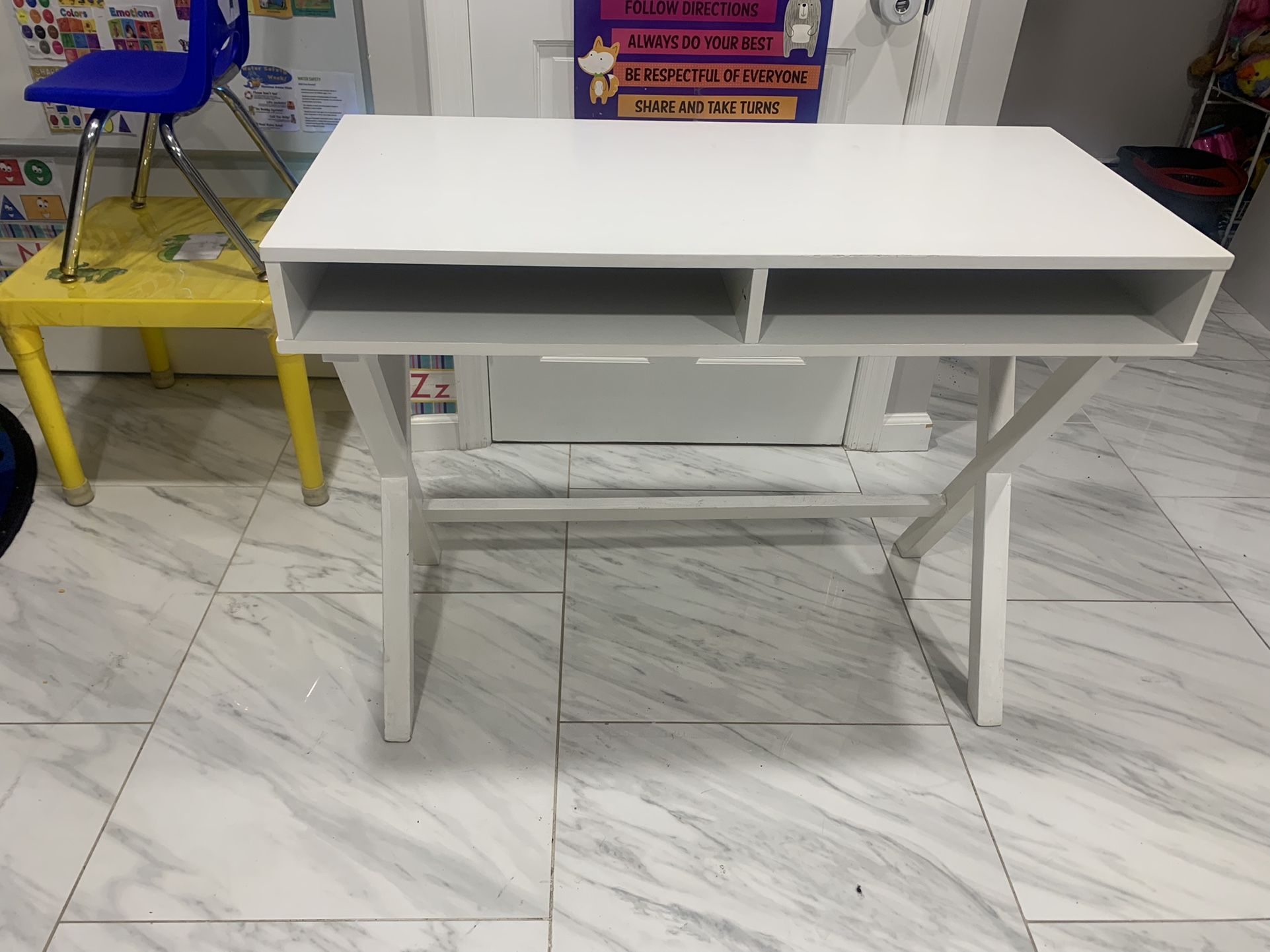 Beautiful  Modern Sassy White Desk   40x19x30 