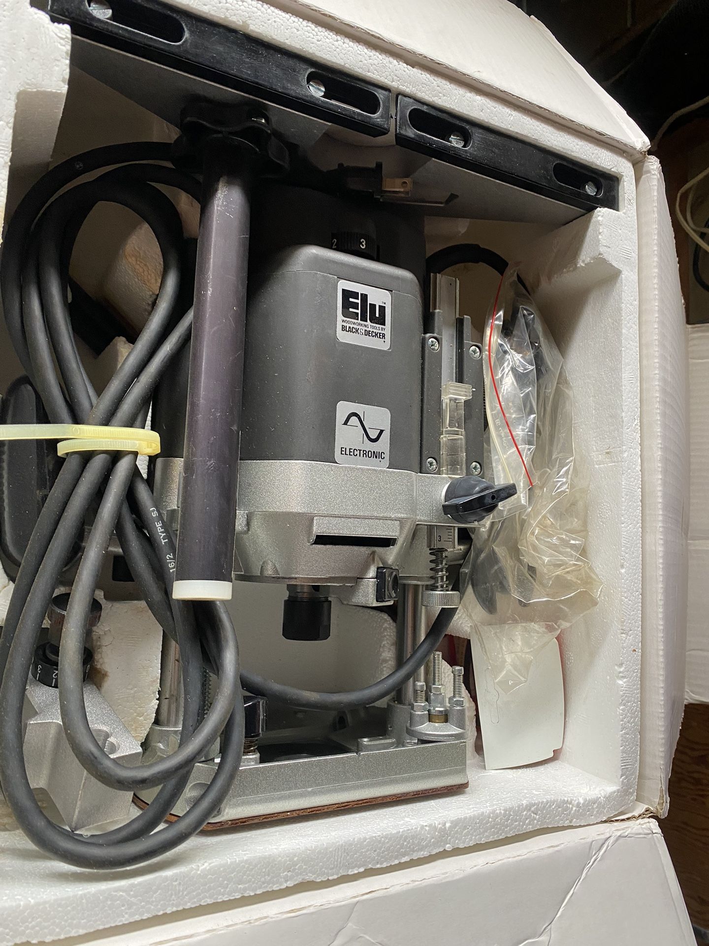 router (ELU 3338)