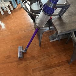Dyson V10 cyclone 