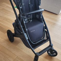 Uppababy CRUZ stealth matte black 