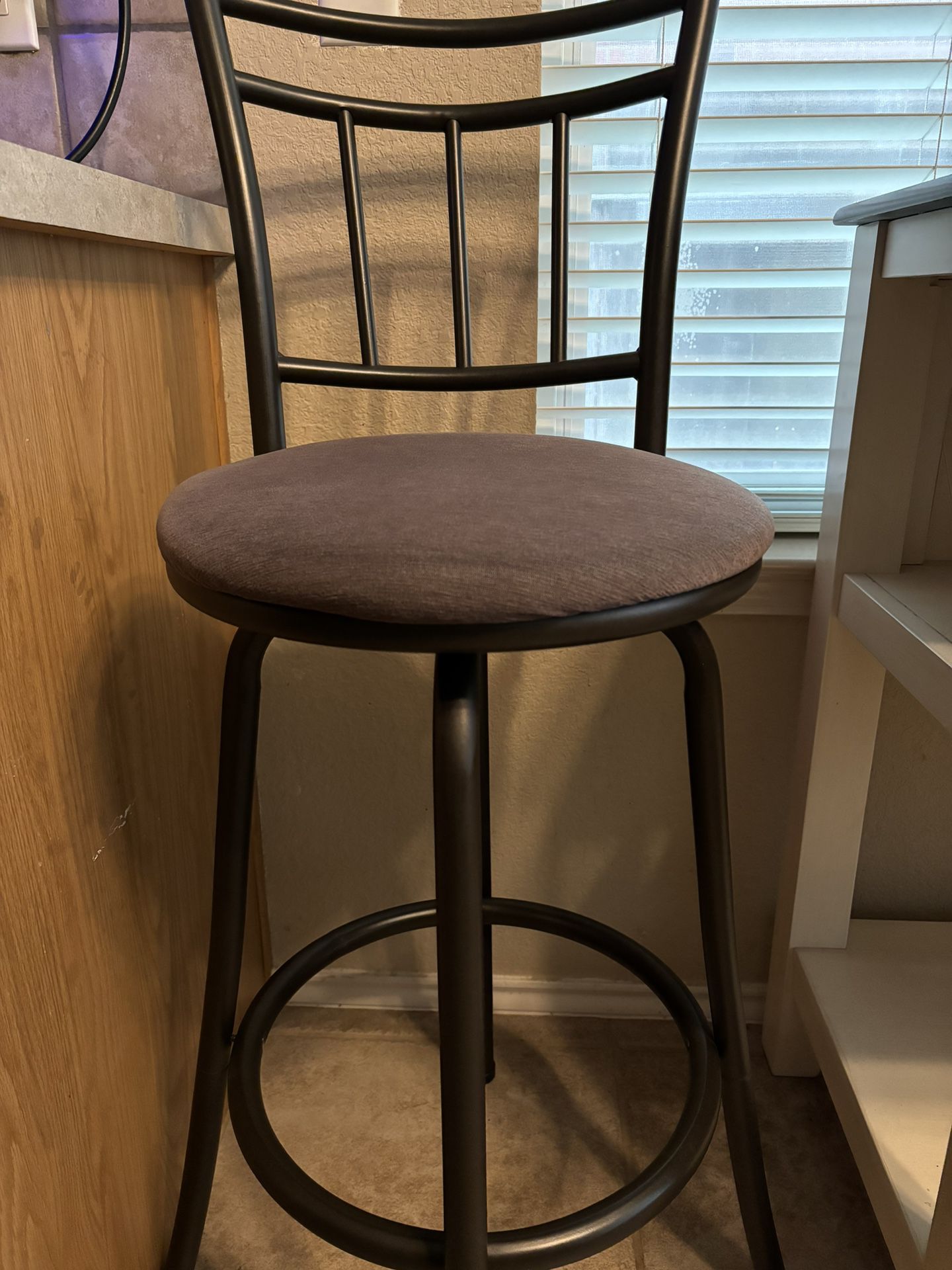Chairs/stools