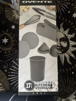 17 Piece Utensil Set