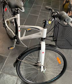 Infinity Cruiser 7-Spd Bicycle w/Back Rack & Basket
