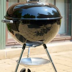 Weber Original Kettle Charcoal Grill