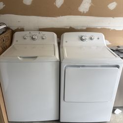 White GE Electric Washer and Dryer Set 