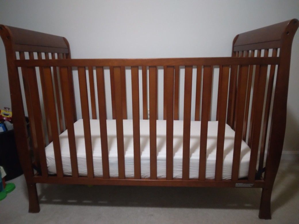 Baby Crib/Day Bed Like New