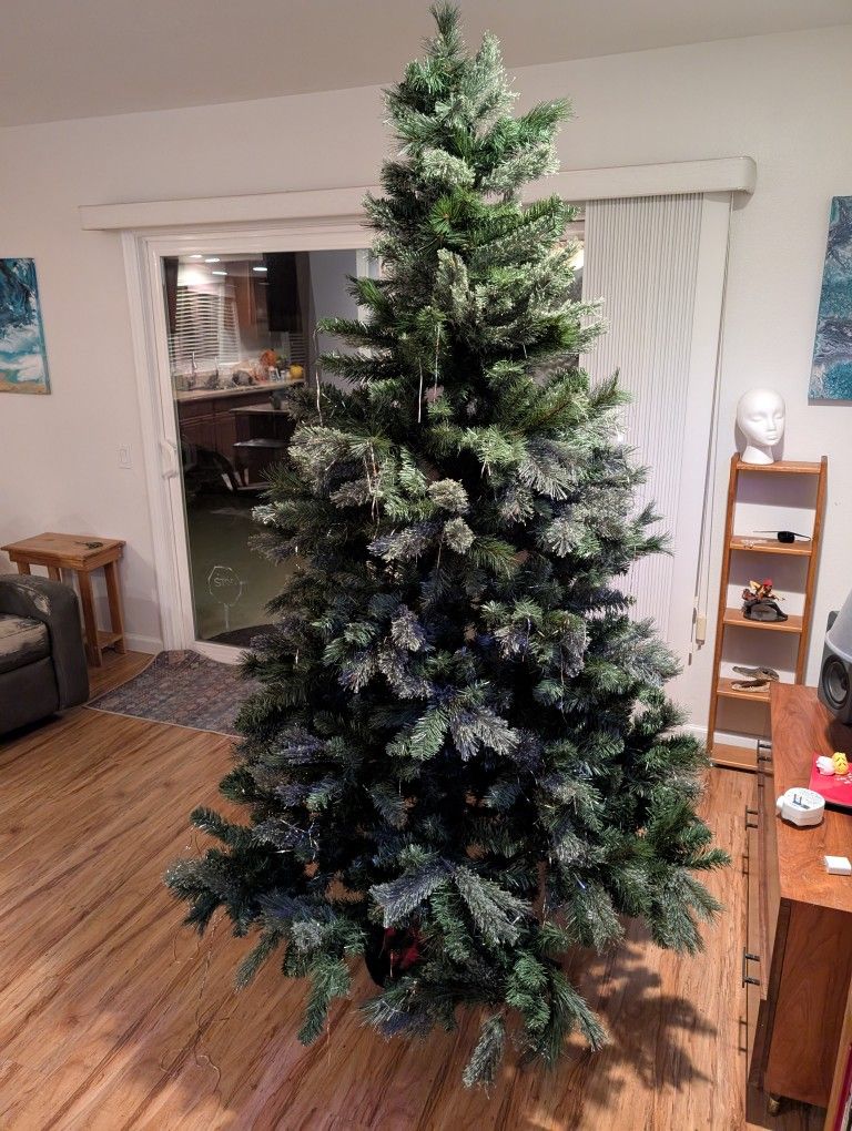7.5' artificial christmas tree