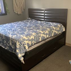 King Bedframe With Drawers