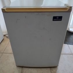 Absocold Mini Fridge Freezer 24.5" Tall 18.5" Wide 17.5" Deep