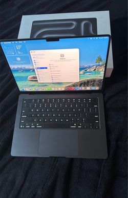 Apple 14 inch MacBook Pro m5 chip 2026 newest 16ram 512gb flash hard drive 10/10 condition with minimal use of 60 cycles
