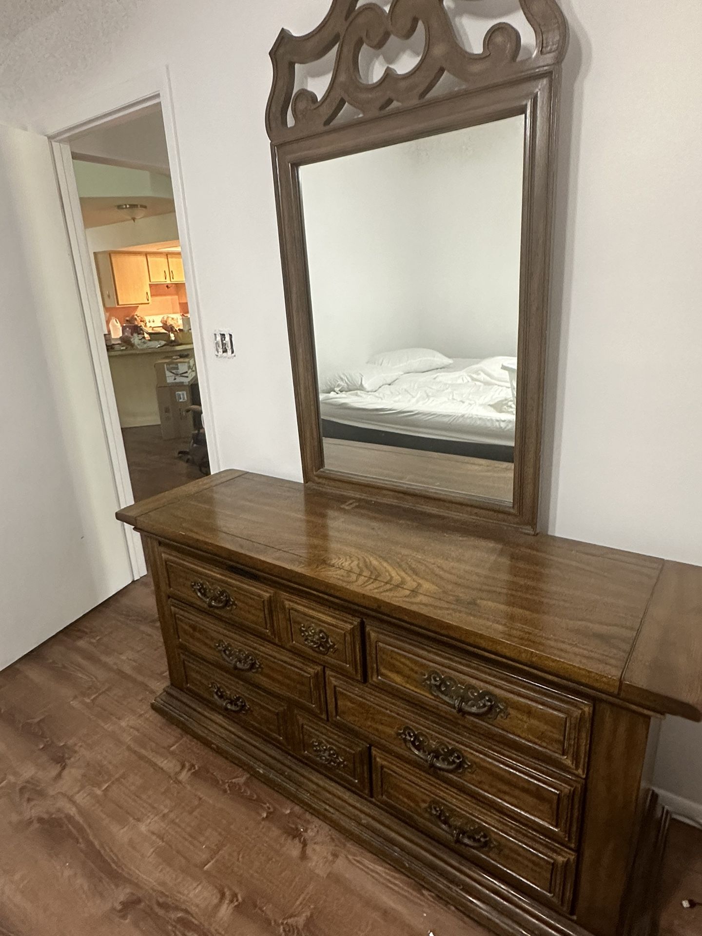 Dresser With Mirror