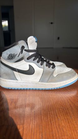 Air Jordan 1 High OG University Blue Youth Size 5.5Y Used