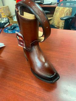 Sets de botas de piel con cinturón