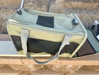 Sherpa oil green pet carrier