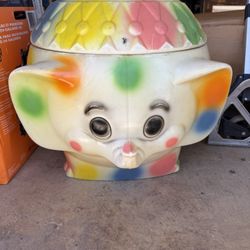 This vintage 1960s Edward Mobley Circus Elephant toy box 