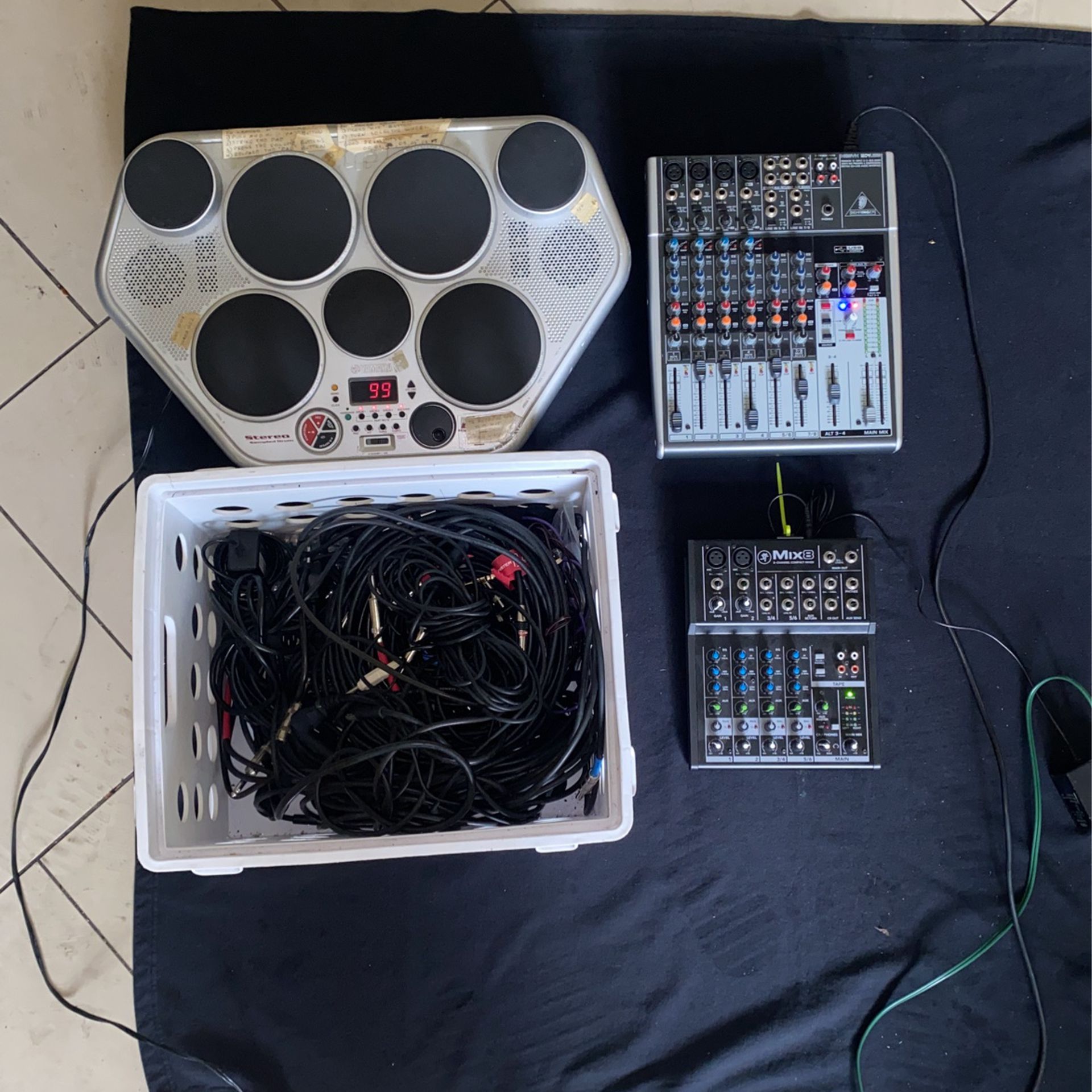 Studio Beat Mixer, With Drums Maker And All The Plugging Cables 