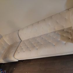 Modern White Tufted Sofa (Chesterfield Style) – $150 (Delivery Available!)
