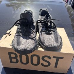 YEEZY 350 V2 size 9.5 M