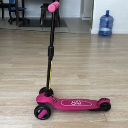 Pink 6KU kids scooter (3 wheels)