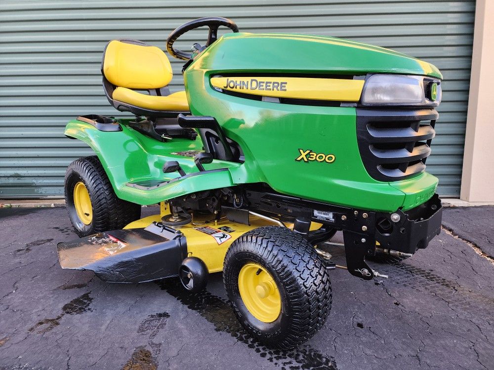 POWERFUL John Deere X300 Lawn Tractor 42 inch deck! Kawasaki VTWIN