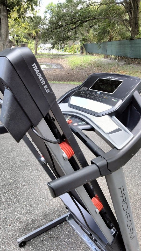 Proform Trainer 9.0 Treadmill for Sale in St. Petersburg FL OfferUp