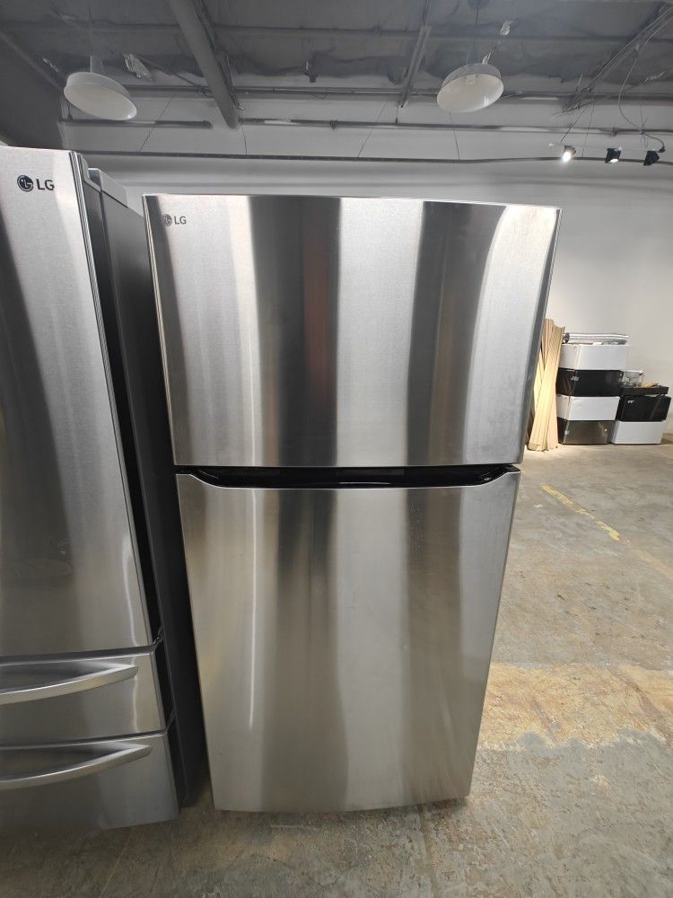 LG 33inch top freezer refrigerator