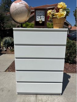 White Modern 5 Drawer Dresser Chest of Drawers Furniture Great Condition