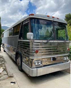 Vintage 1976 MCI Motorhome RUNS GREAT!! Tiny Home Camper Airstream