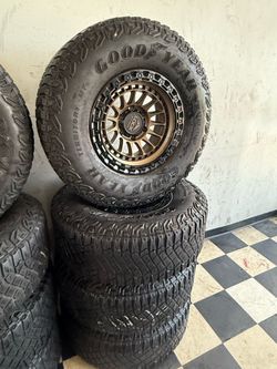 VENDO UN SETTT DE RINES NUEVOS Y LLANTAS SEMI NUEVAS PARA CHEVI Y TACOMA Y TOYOTA