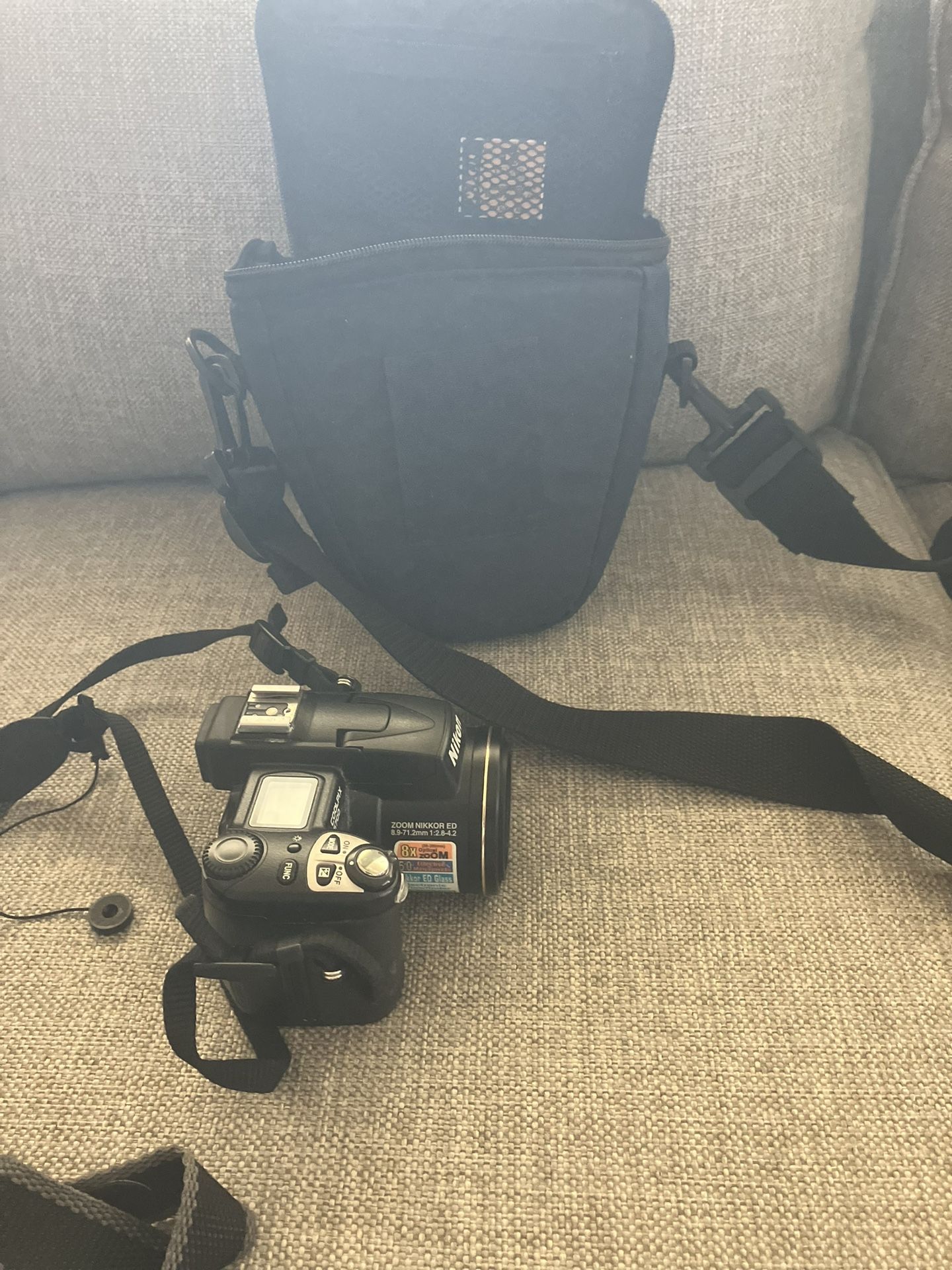 Nikon Coolpix Model E5700 Camera Kit