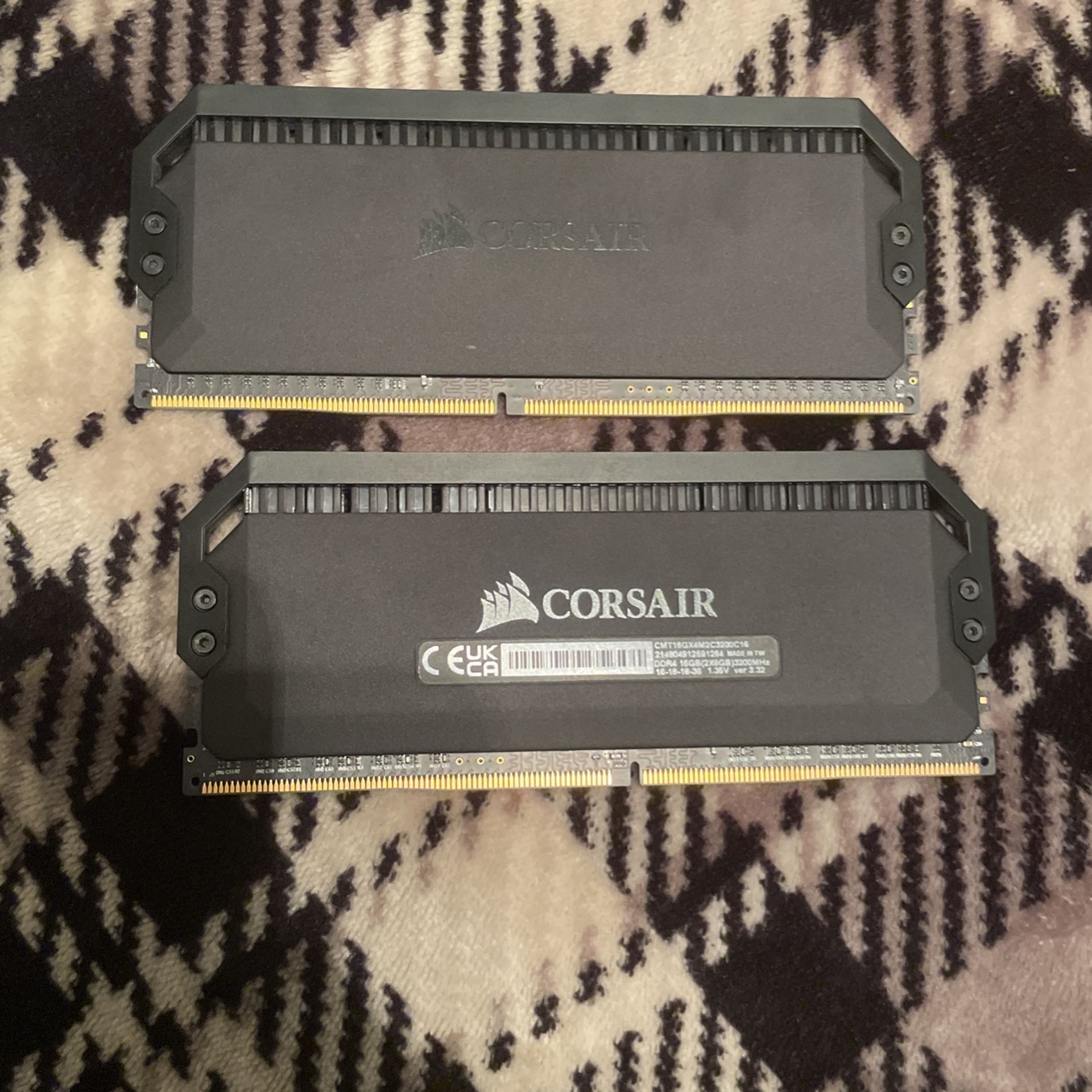 Corsair Dominator rgb 2x16gb DDR4 ram USED