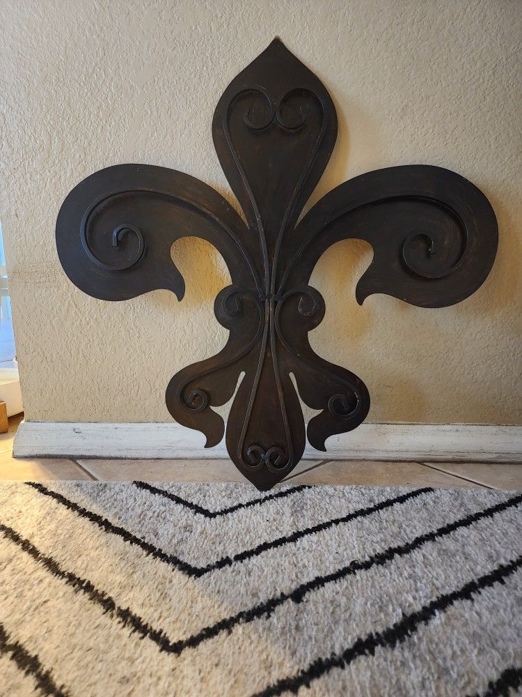Fleur De Lis Metal Decor