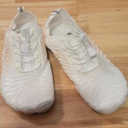 HF White Water Shoes Size 39