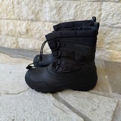Snow boots For Kids Youth Size 5 black