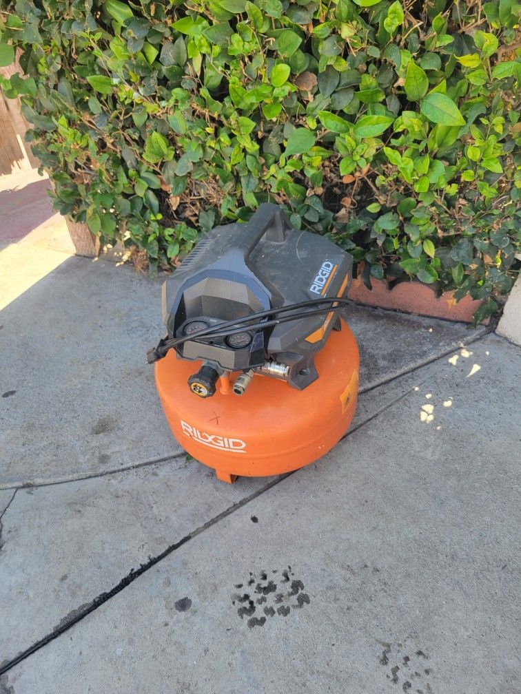 Air  Compressor  6 Gallons 150 Psi