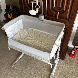 Bedside Sleeper Bassinet With Mattress (Baby Delight) 