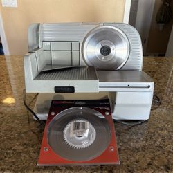 Chef’s Choice 610 Deli Slicer and Pack Of Replacement Blades