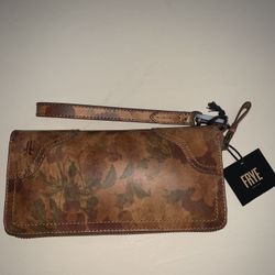 New FRYE Charlie Leather Zip Around WALLET WRISTLET PURSE