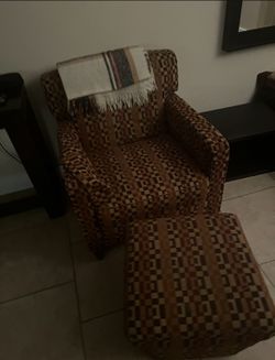 Ottoman 3-1/2 X 3-1/2 Feet 🦶 