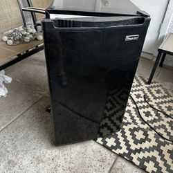 Mini Fridge Magic Chef