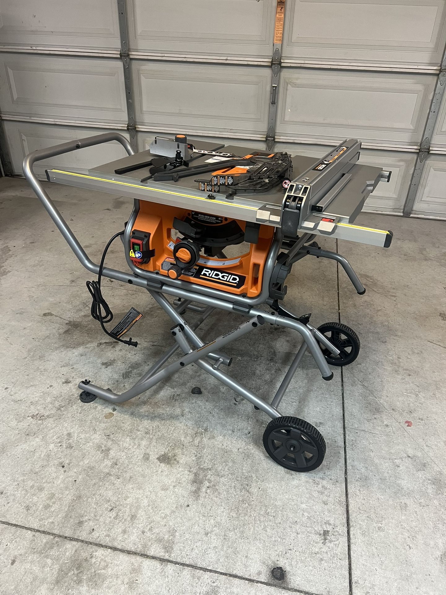 New RIDGID 15 Amp 10 in. Portable Corded Pro Jobsite Table Saw with Stand