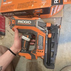 ridgid 18v brushless cordless 16 guage 2-1/2in striaght finish nailer