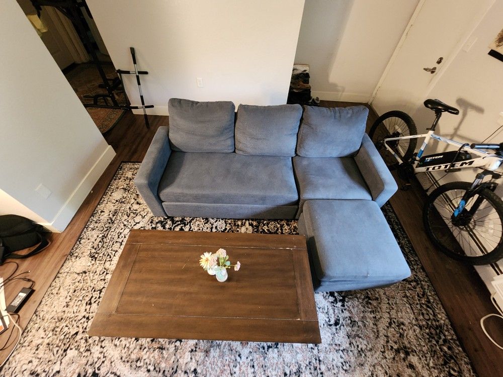 Modern 3-Seater Sectional Sofa with Chaise – Great Condition!