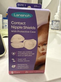 Lansinoh Contact Nipple Shields for Breastfeeding, 2 Nipple Shields (20mm) and Case